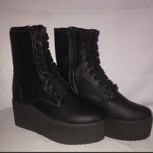 YRU Bloq Laceup Platforms